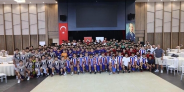 G61C910-9-2026-41-MERKEZEFENDİ’DEFUTBOLUNYENİSEZONKURALLARIKONUŞULDU(8)