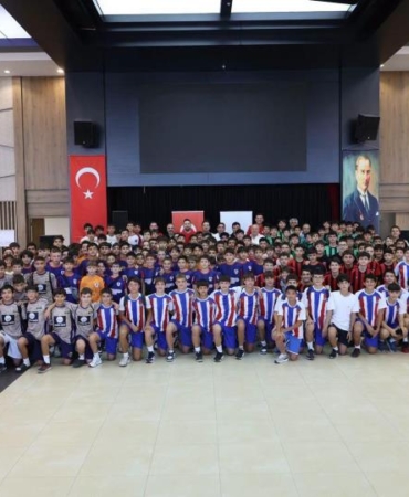 G61C910-9-2026-41-MERKEZEFENDİ’DEFUTBOLUNYENİSEZONKURALLARIKONUŞULDU(8)