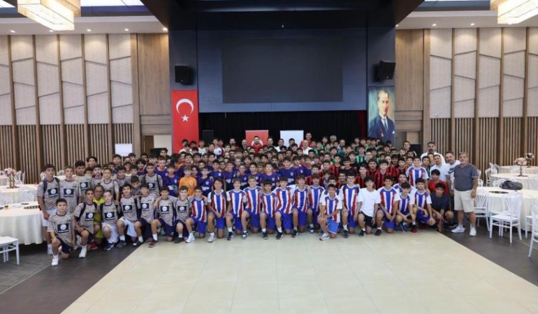 G61C910-9-2026-41-MERKEZEFENDİ’DEFUTBOLUNYENİSEZONKURALLARIKONUŞULDU(8)
