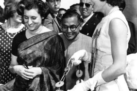 Jacqueline-Kennedy-Indira-Gandhi-New-Delhi-India-March-1962