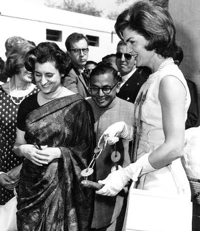 Jacqueline-Kennedy-Indira-Gandhi-New-Delhi-India-March-1962
